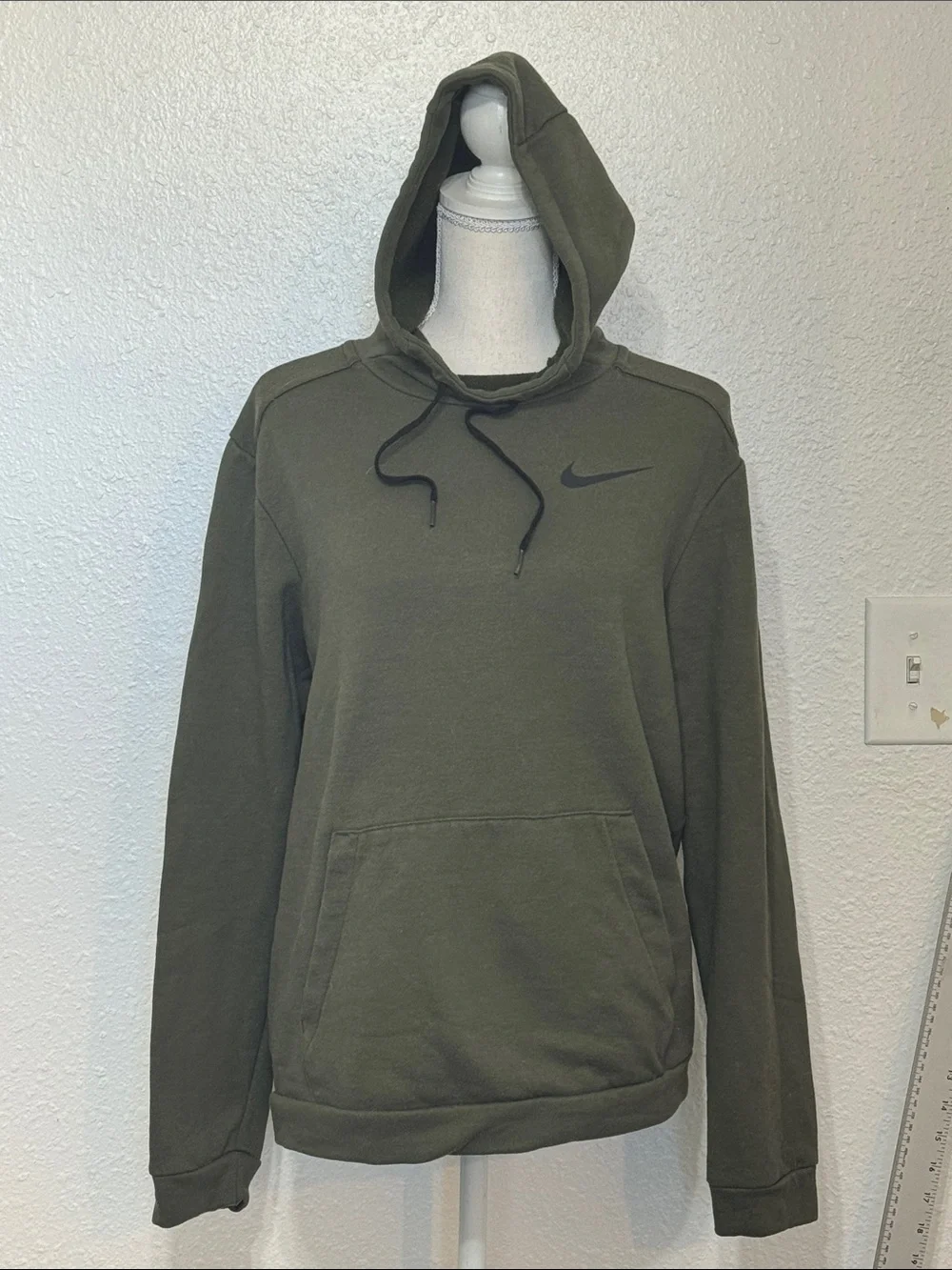 Nike Men's Olive Pullover Hoodie with Black Swoosh Size Medium CJ4321-325 Dr-Fit